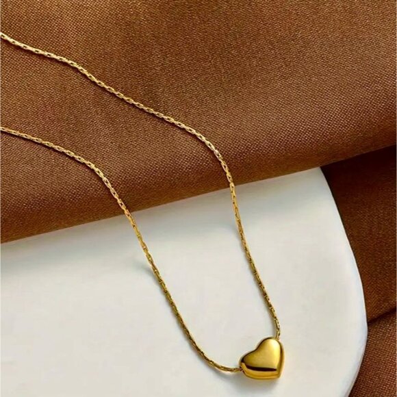 Dainty 18K Gold Plated Heart Pendant Necklace - Picture 3 of 3